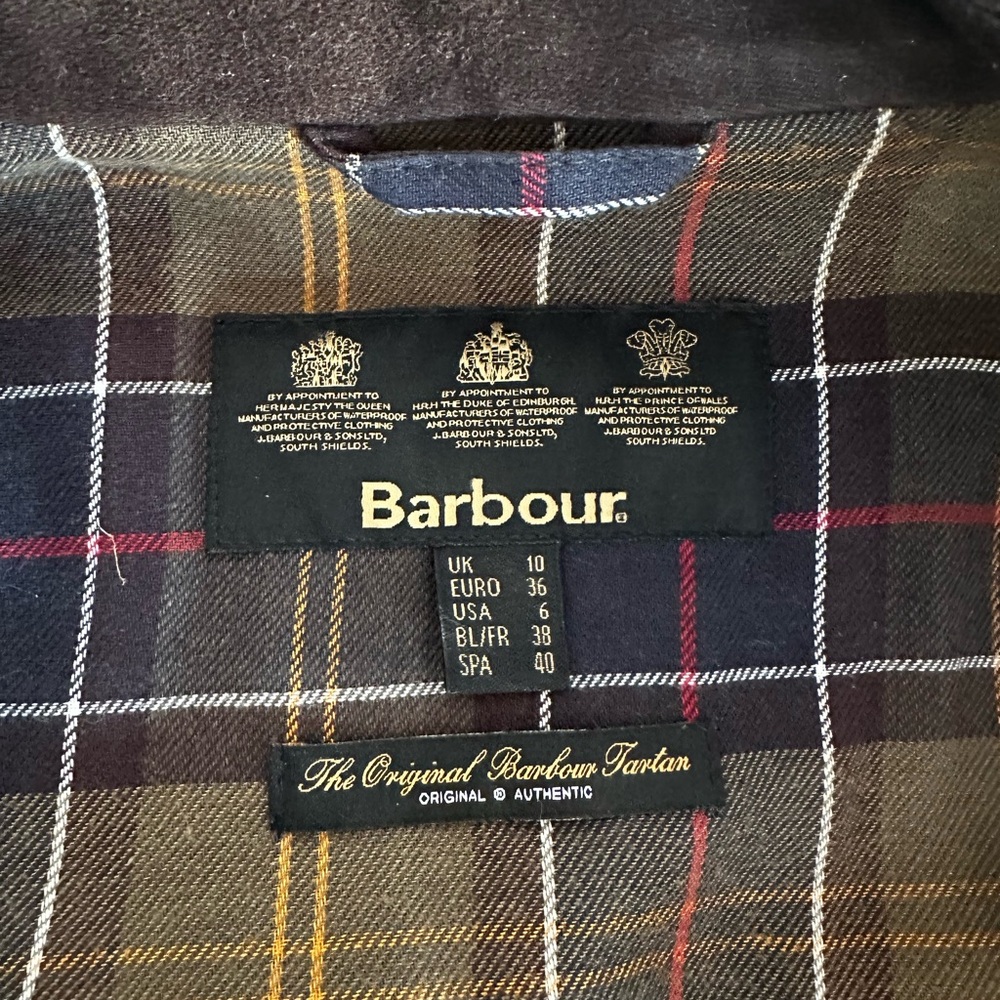 Authentic Barbour women’s waxed jacket with the original Barbour Tartan. - Picture 5 of 5